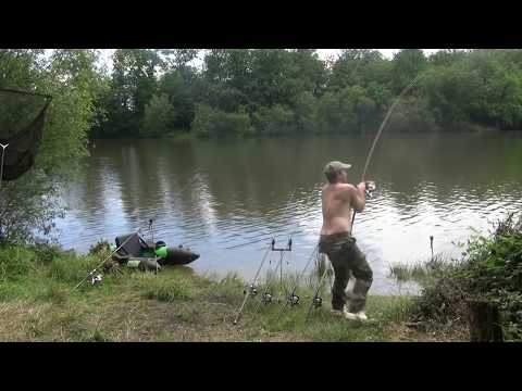 peche de la carpe……départs en folie avec un beau triplé………HD